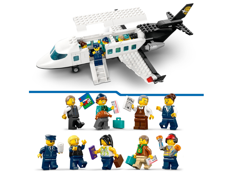 Igračka avion s figurama putnika i osoblja zračne luke.