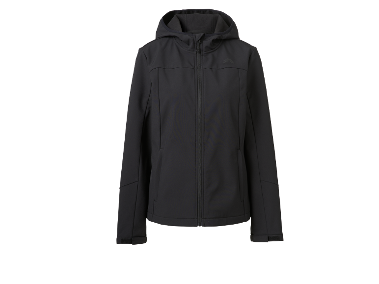 Crna ženska softshell jakna s kapuljačom i patentnim zatvaračem.