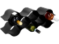 Crni valoviti stalak za vino s tri vina: crvenim, rose i bijelim
