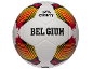 Bijela nogometna lopta s tekstom „BELGIUM“ i crvenim, žutim i crnim detaljima.
