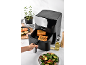 Crna friteza na vrući zrak s kruhom s češnjakom, lososom i prokulicama.