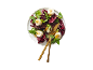 Salata od radiča s mozzarellom, bosiljkom i zlatnim priborom za jelo.