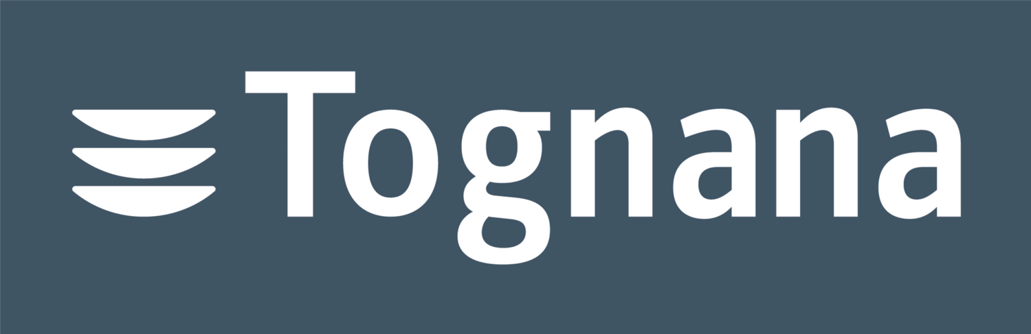 Logotip s tri vodoravna ovala i tekstom „Tognana“.