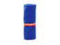 Zarolani plavi ručnik s narančastom elastičnom trakom
