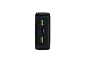Crni punjač s dva USB-A priključka i jednim USB-C priključkom.