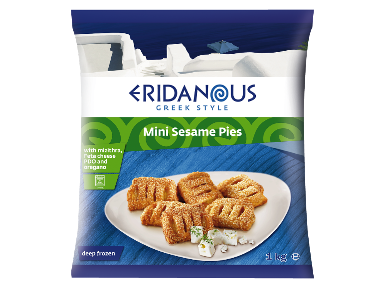 Pakiranje smrznutih grčkih mini sezamovih pita s mizitrom, feta sirom i origanom.