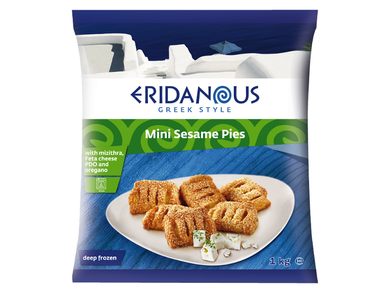 Pakiranje smrznutih grčkih mini sezamovih pita s mizitrom, feta sirom i origanom.