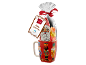Božićna šalica s orašarima, čokoladnim Djedom Božićnjakom i slatkišima, s natpisom „Merry Christmas“.