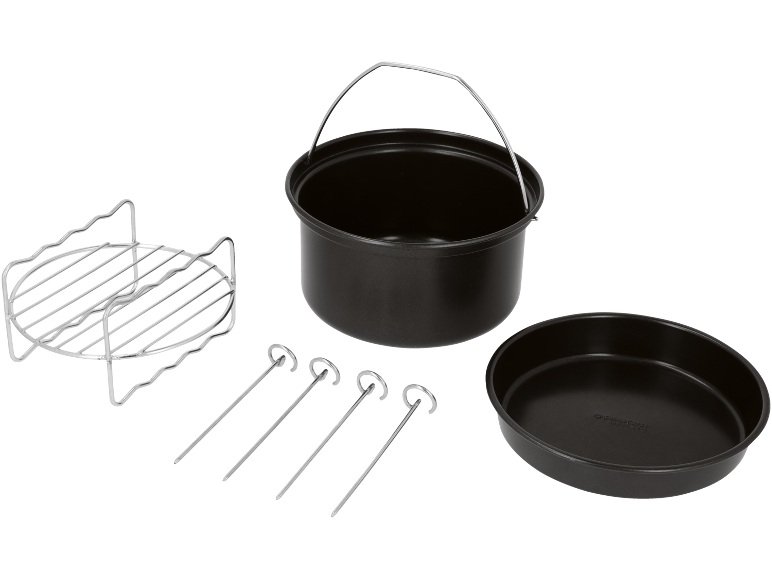 Set crnih lonaca, posuda za pečenje, metalna rešetka i četiri ražnjića.