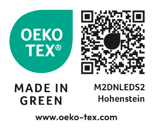 Zeleni pečat s tekstom OEKO-TEX®, MADE IN GREEN, M2DNLEDS2 Hohenstein i QR kodom.