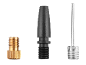 Set adaptera za pumpu, uključujući mjedeni adapter, crni plastični adapter i iglu za napuhavanje.
