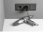 Ručni usisavač puni se iz zidne utičnice s USB adapterom.