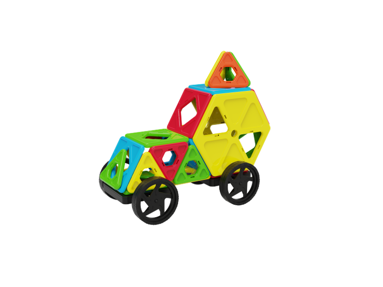 Šareni magnetski građevni blokovi sastavljeni u automobil s kotačima.