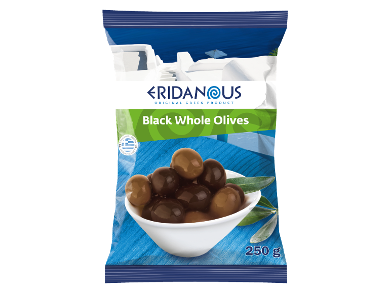 Pakiranje crnih cijelih maslina s pozadinom grčkog krajolika, tekstom „Black Whole Olives“ i „250 g“.