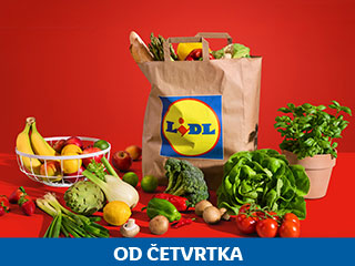 Lidl papirnata vrećica s namirnicama i svježim voćem i povrćem na crvenoj pozadini.