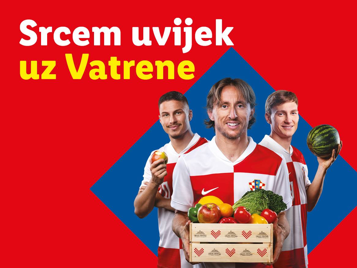 Nogometaši Luka Modrić, Dominik Livaković i Joško Gvardiol s voćem i povrćem, uz natpis 'Srcem uvijek uz Vatrene'.