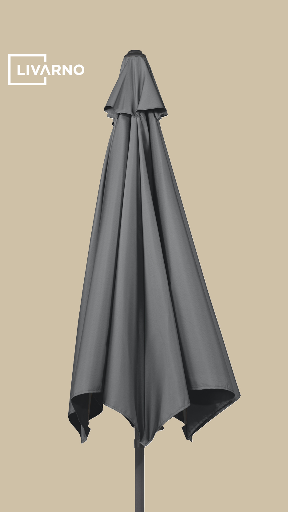 Sivi suncobran na bež pozadini