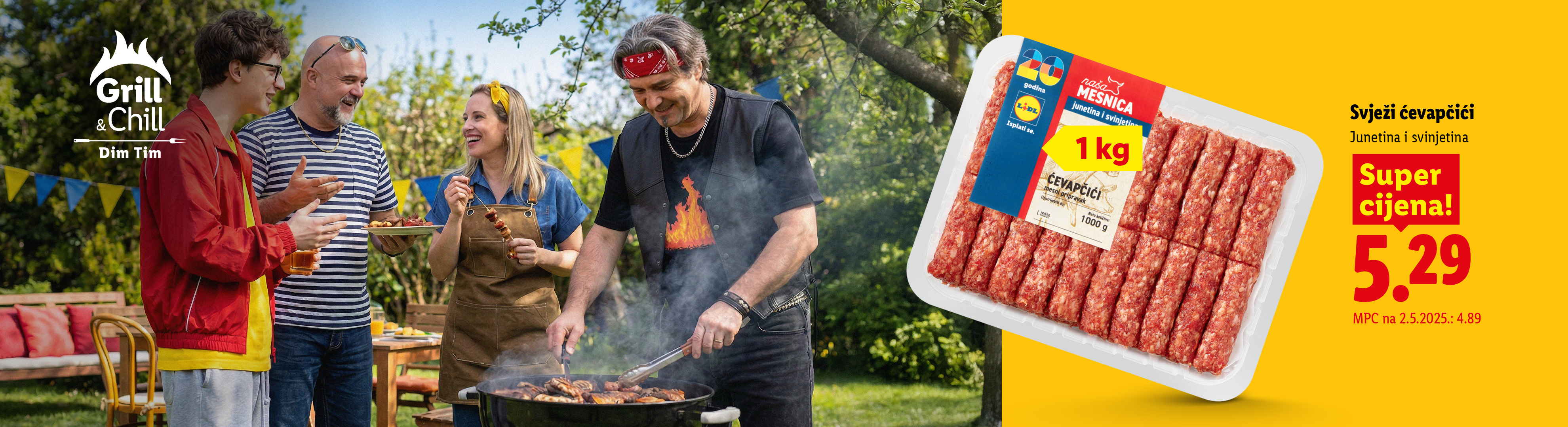 Pakiranje svježih ćevapčića od 1 kg s natpisom 'Super cijena! 5.29' i ljudi koji roštiljaju u pozadini.