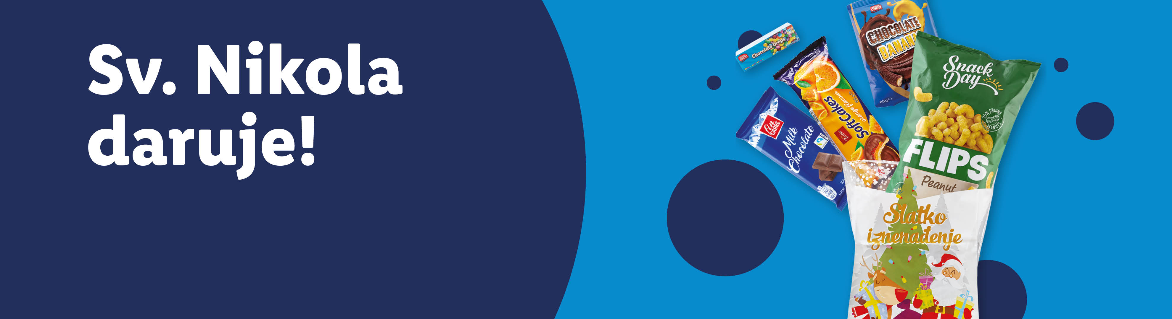 Sv. Nikola daruje! Prikaz slatkiša i grickalica poput čokolade, keksa i flipsa u božićnoj vrećici.