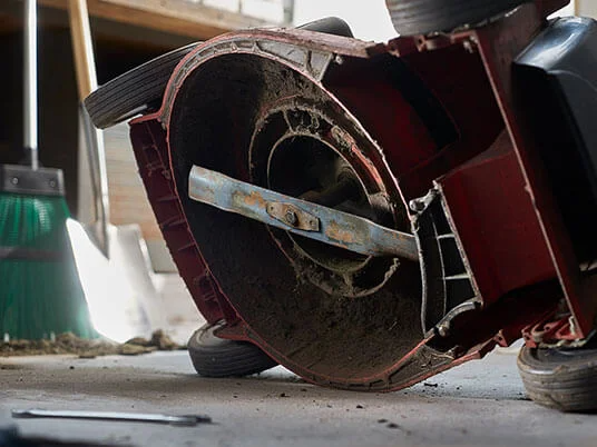 Prljava kosilica naopako, vidljiva oštrica