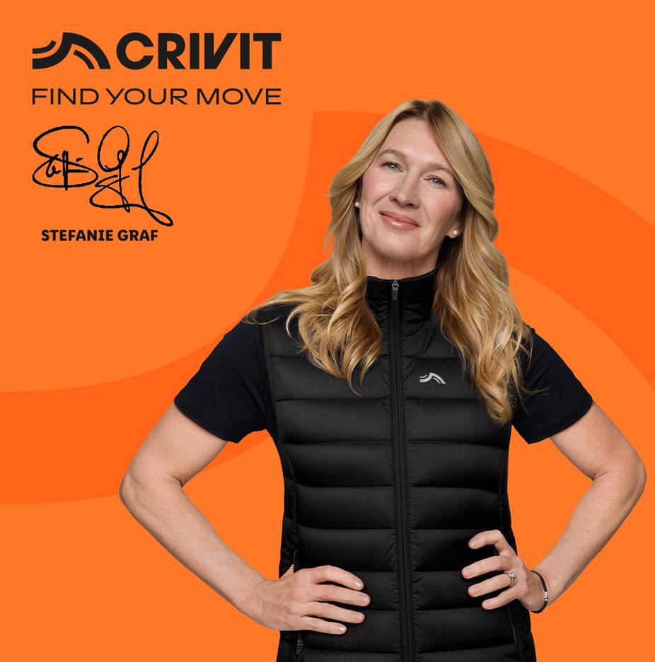 Žena u crnom prošivenom prsluku, s tekstom „FIND YOUR MOVE“ i potpisom Stefanie Graf.