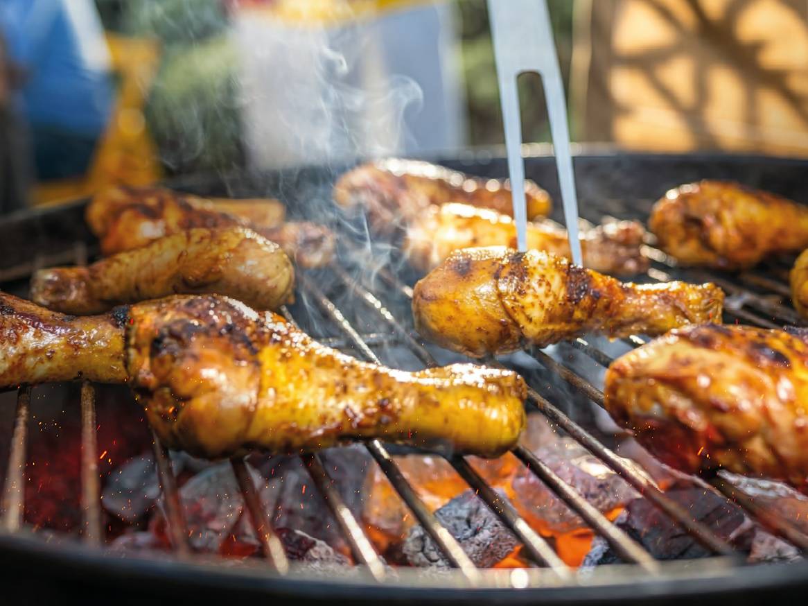 Pileći bataci na roštilju s dimom i ugljenom