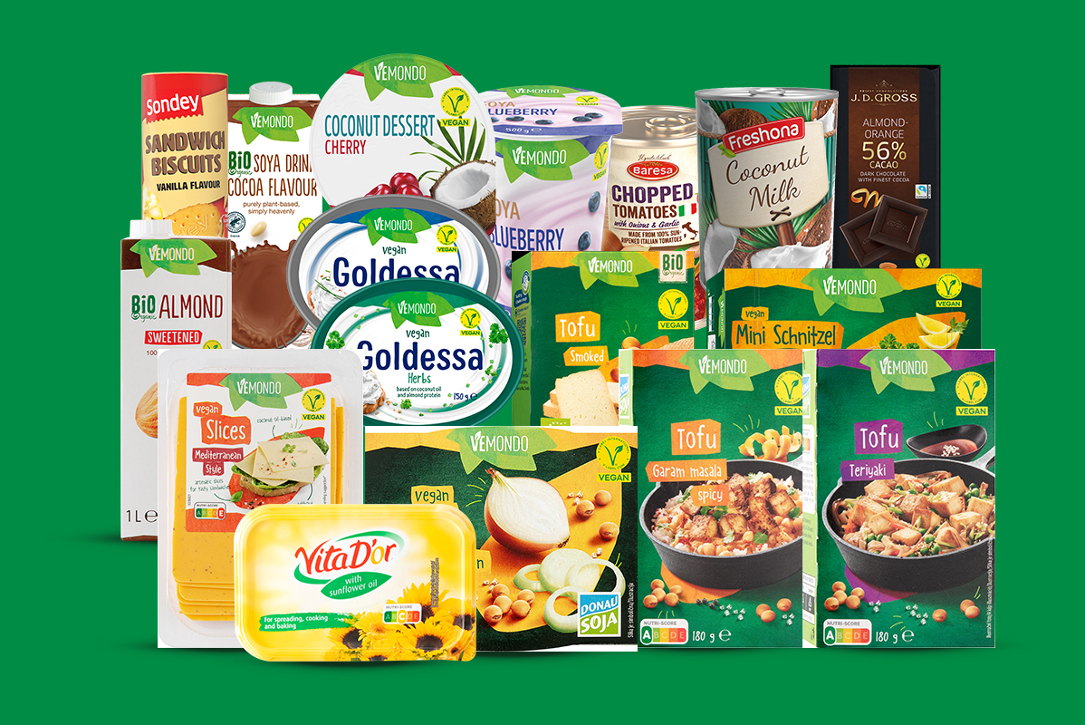 Asortiman veganskih proizvoda Vemondo, uključujući tofu, biljne napitke, deserte i namaze.