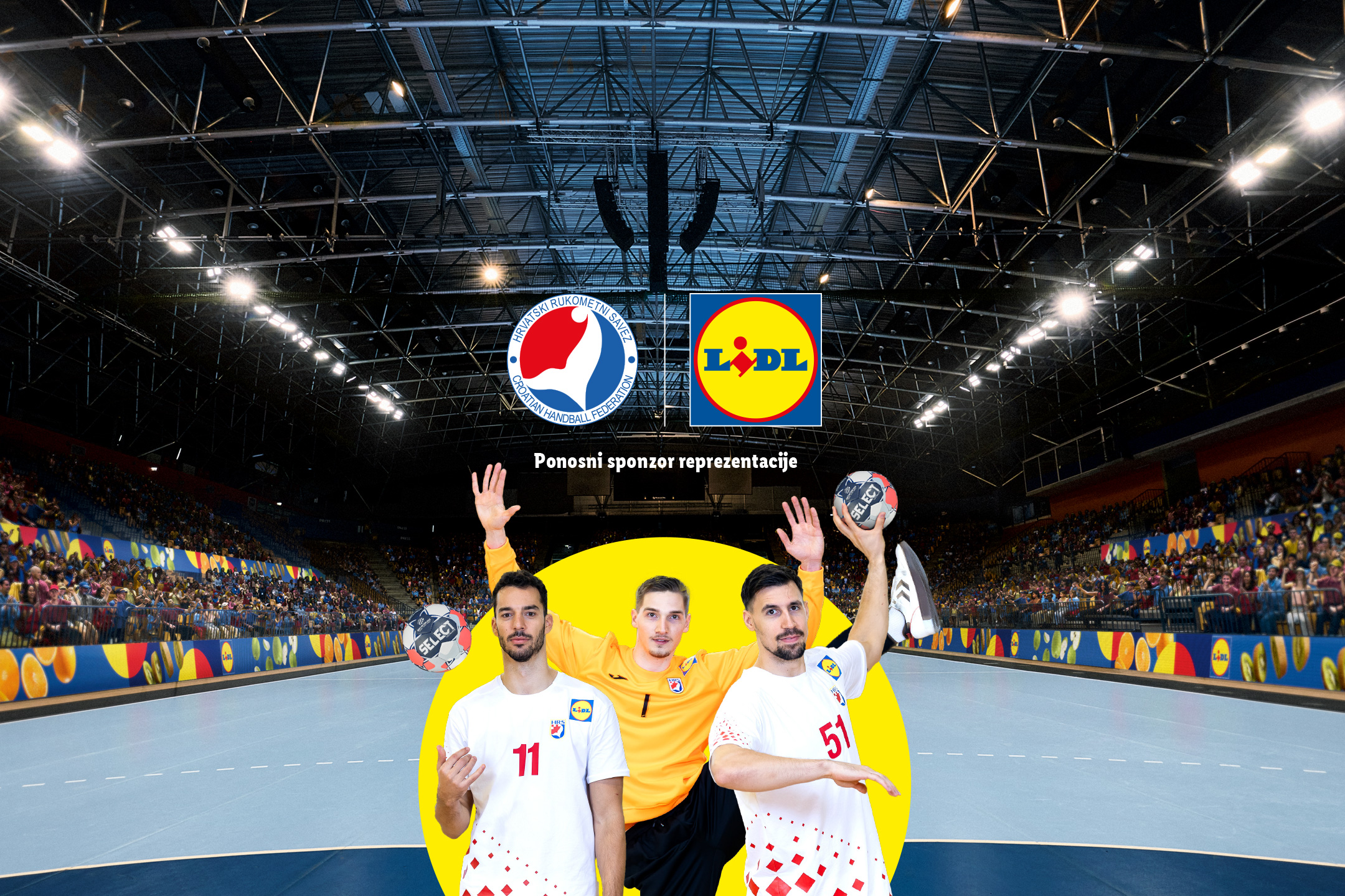 Rukometaši u dresovima s logom Lidla i Hrvatskog rukometnog saveza na terenu, s natpisom 'Ponosni sponzor reprezentacije'.