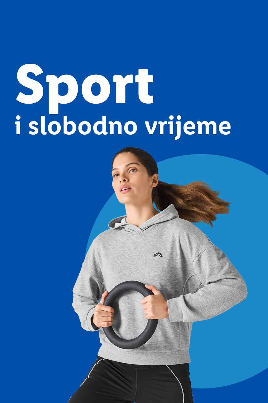 Žena u sportskoj odjeći drži prsten za vježbanje, s tekstom 'Sport i slobodno vrijeme'.