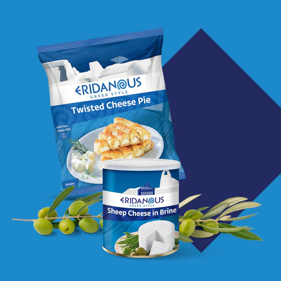 Grčka pita od sira i ovčji sir u salamuri, s maslinovim grančicama.