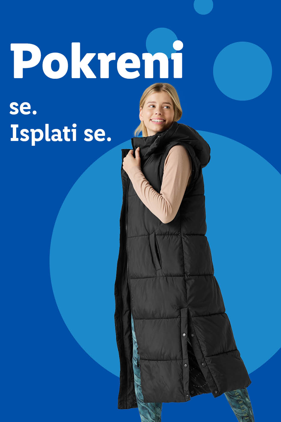 Žena u dugom crnom prsluku s kapuljačom, natpis 'Pokreni se. Isplati se.'