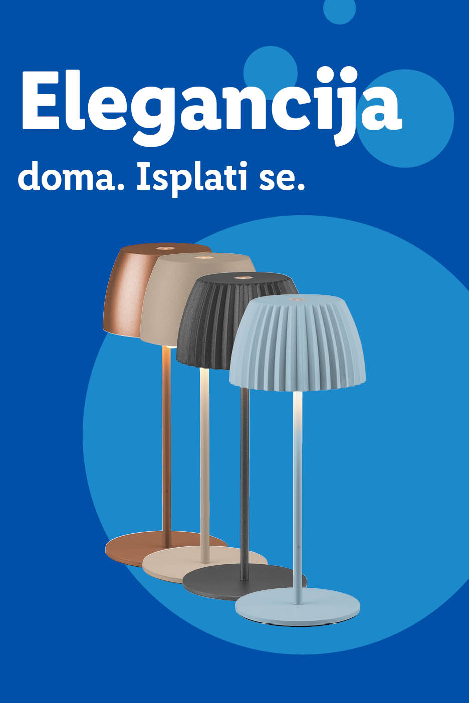Četiri moderne stolne lampe u raznim bojama, uključujući bakrenu, bež, tamno sivu i svijetloplavu.