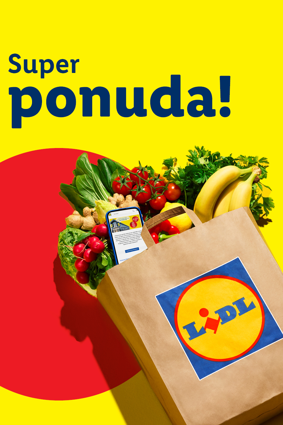 Lidl papirnata vrećica puna svježeg voća i povrća, s mobitelom koji prikazuje Lidl aplikaciju, na žutoj i crvenoj pozadini s natpisom 'Super ponuda!'.