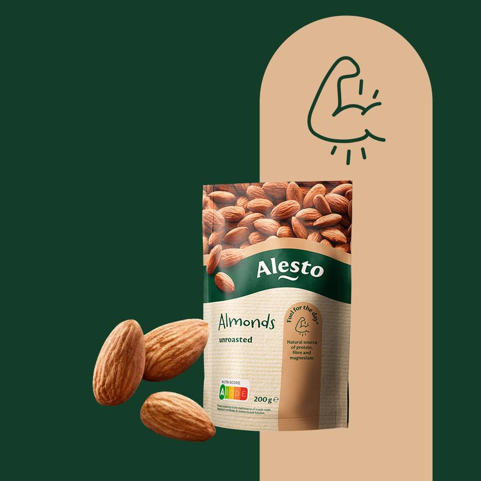 Pakiranje neprženih badema s natpisom 'Gorivo za dan' i ikonom mišića.