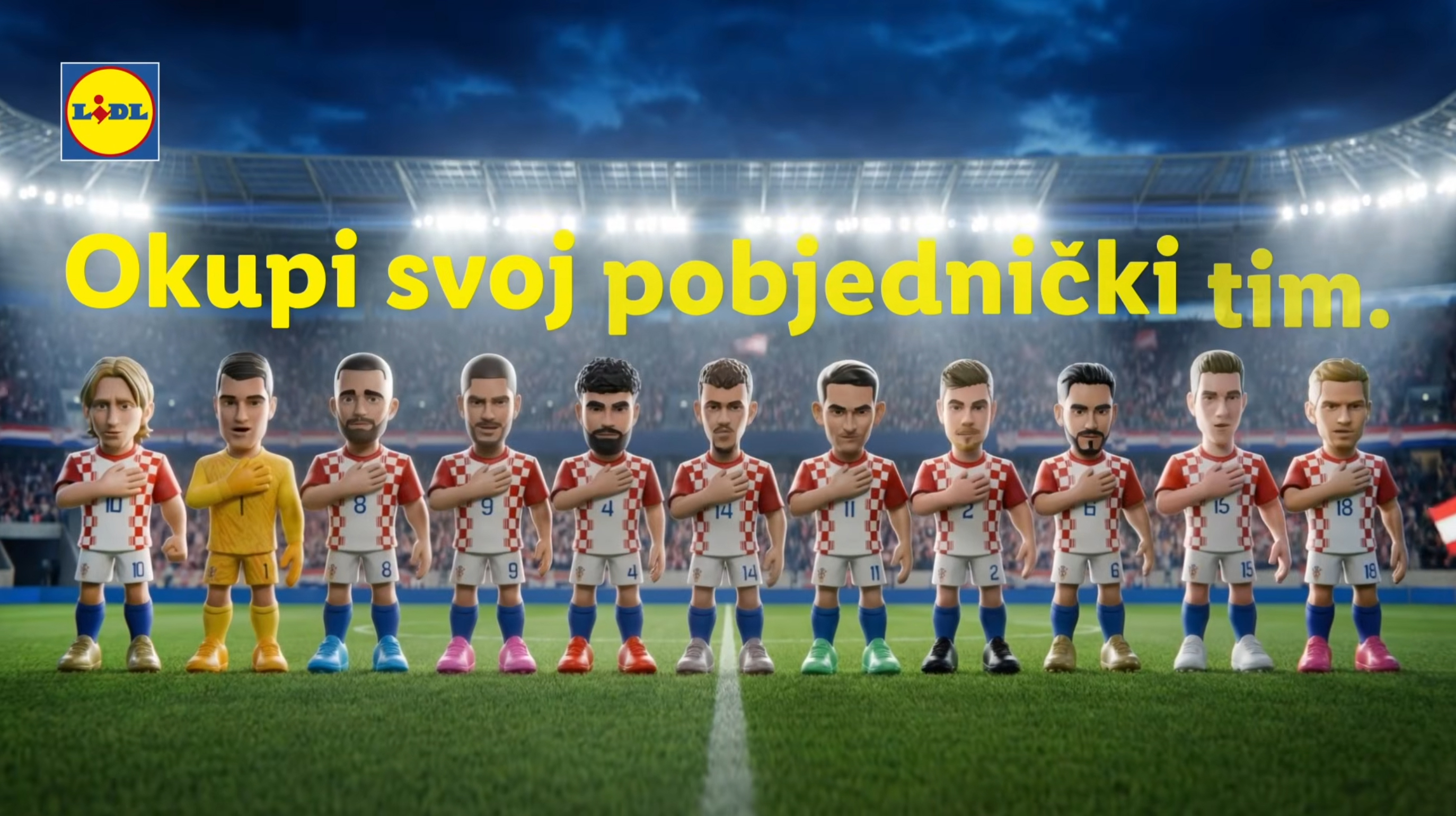 Animirani nogometaši u dresovima na terenu s tekstom: 'Okupi svoj pobjednički tim.'
